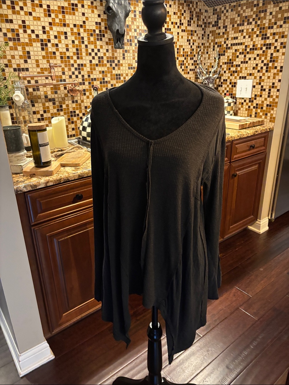 POL Black Long Sleeve V-Neck Lightweight Sweater